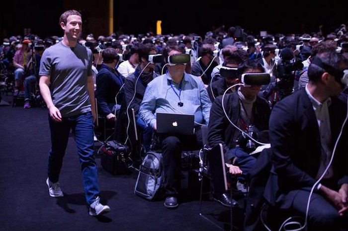 Mark Zuckerberg đi giữa rừng thực tế ảo